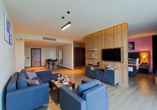 Отель Euphoria Batumi Convention & Casino Hotel Батуми Представительский люкс-3