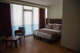 Отель Euphoria Batumi Convention & Casino Hotel Батуми Номер-студио с балконом - Дополнительное здание-1