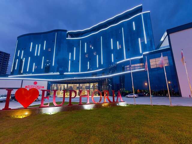 Отель Euphoria Batumi Convention & Casino Hotel Батуми-3