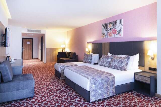 Отель Euphoria Batumi Convention & Casino Hotel Батуми-13