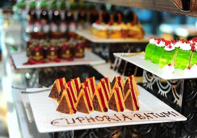 Отель Euphoria Batumi Convention & Casino Hotel Батуми-19
